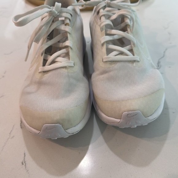 Nike Air Zoom Shoes.  White/cream in color. Size 6Y or women’s size: 7.5. - Picture 5 of 8
